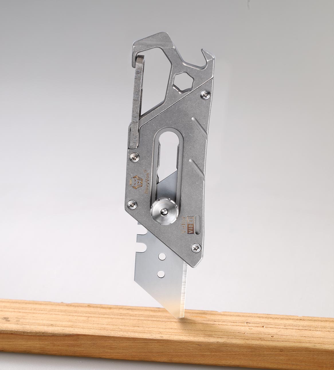 Valor V10 Mehrzweckwerkzeug aus Titan