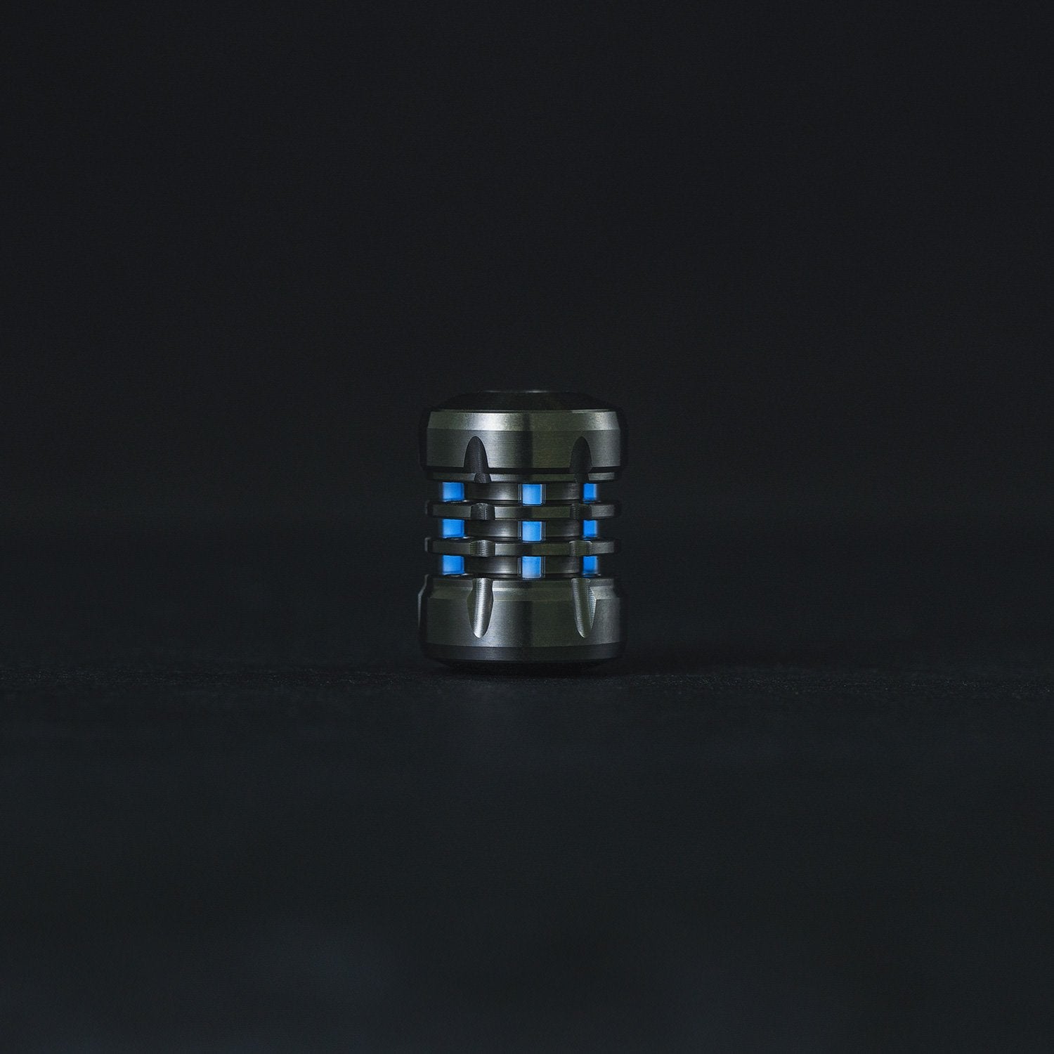 Image of RovyVon Ti Walker EDC Titanium Bead_Blue tritium vials