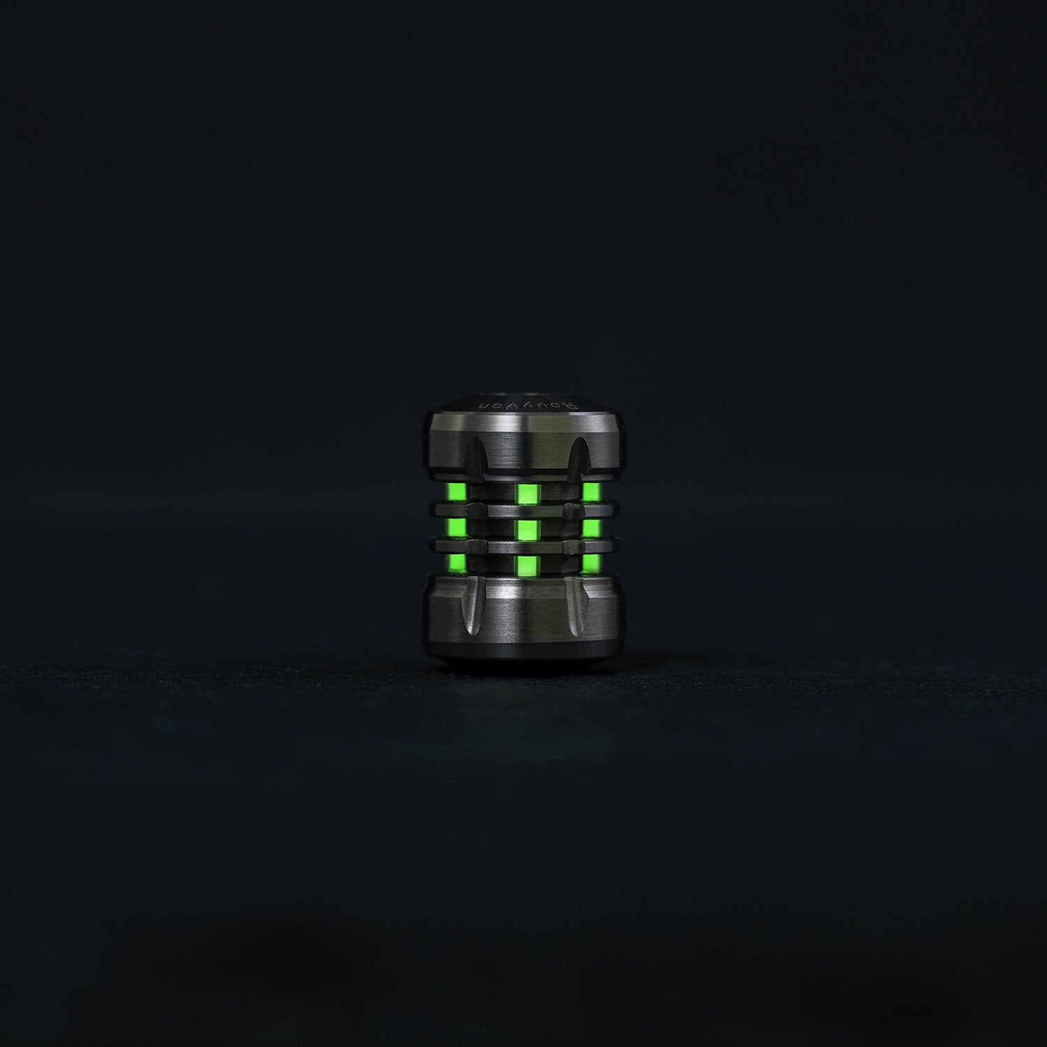 Image of RovyVon Ti Walker EDC Titanium Bead_Green tritium vials