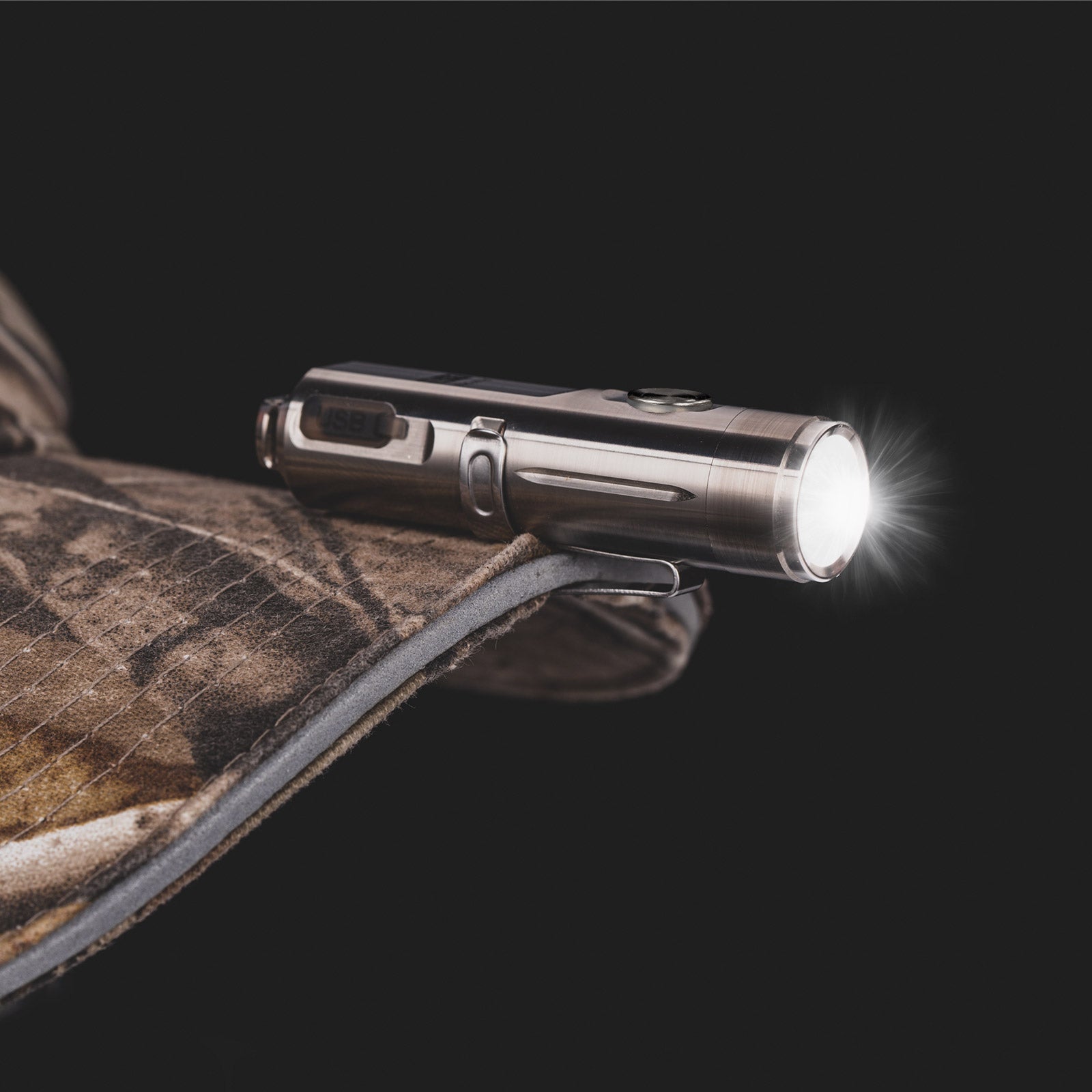 Image of RovyVon Aurora A4 Pro USB-C Titanium Keychain Flashlight