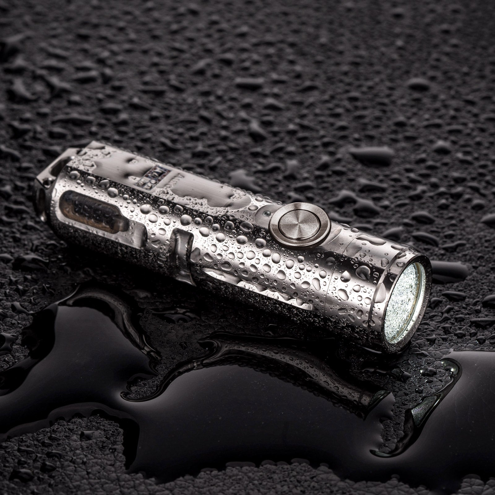 Image of RovyVon Aurora A4 Pro USB-C Titanium Keychain Flashlight